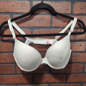 (2) 36C Wear Every-Where Push-Up White/Grey